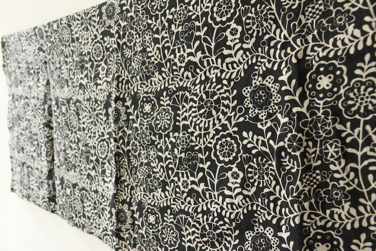 LINNETリネンプリント <br />
        チェコへの憧れブラック×Flax